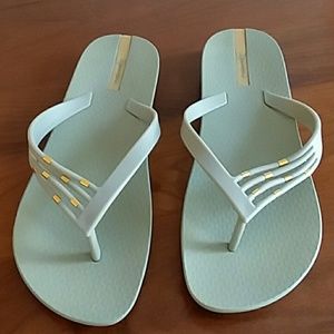 Brand new Ipanema flip flops size 9
